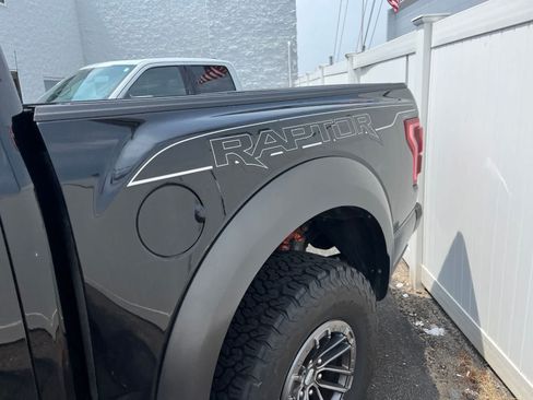 Used 2019 Ford F150 Raptor w/ Equipment Group 802A Luxury AWD/4WD image 11