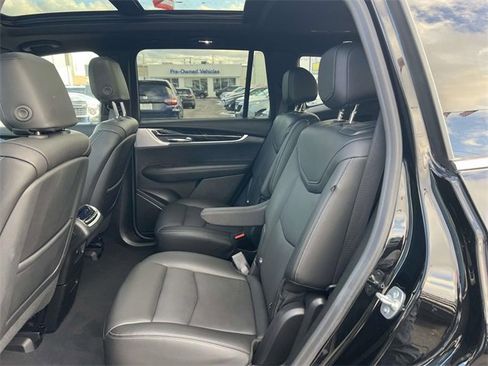 Used 2025 Cadillac XT6 Premium Luxury image 15