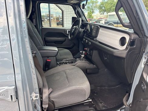 Used 2024 Jeep Gladiator Sport AWD/4WD image 17