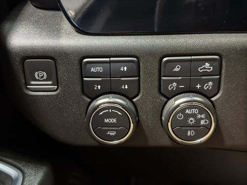 Used 2024 Chevrolet Silverado 1500 RST AWD/4WD image 37