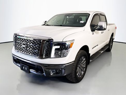 Used 2019 Nissan Titan SL w/ Chrome Package AWD/4WD image 4