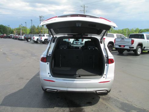 Used 2023 Buick Enclave Essence w/ Experience Buick Package AWD/4WD image 8