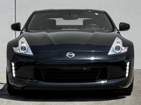 Used 2015 Nissan 370Z Touring RWD image 5