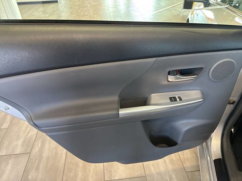 Used 2014 Toyota Prius V Five image 30