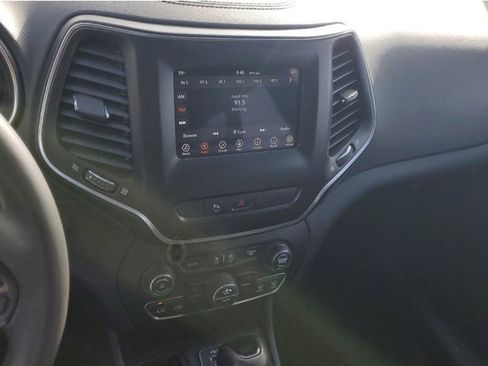 Used 2020 Jeep Cherokee Latitude Plus image 23