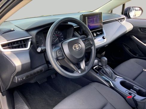 Used 2025 Toyota Corolla LE FWD image 17