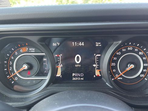 Used 2024 Jeep Wrangler Unlimited Sahara w/ Technology Group AWD/4WD image 3