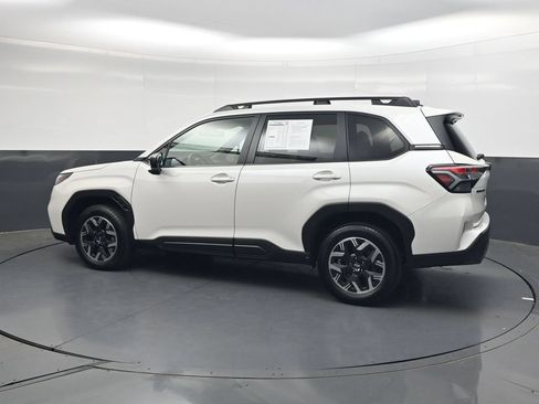 Used 2025 Subaru Forester Premium AWD/4WD image 8
