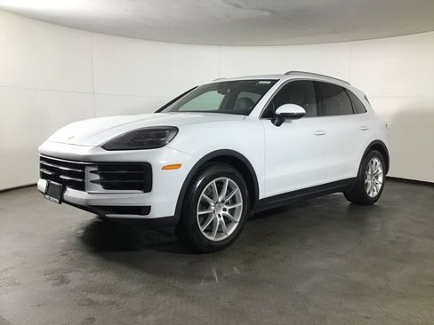 Certified 2024 Porsche Cayenne AWD/4WD image 1