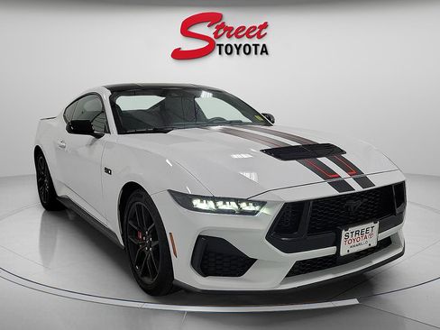 Used 2025 Ford Mustang GT w/ Mustang Nite Pony Package RWD image 5