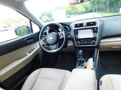 Used 2018 Subaru Outback 2.5i Limited AWD/4WD image 3