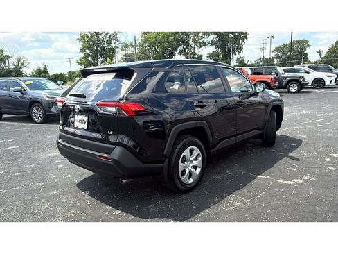 Used 2023 Toyota RAV4 LE FWD image 9