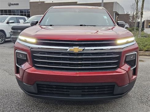 Used 2024 Chevrolet Traverse LT w/ Enhanced Driving Package image 2