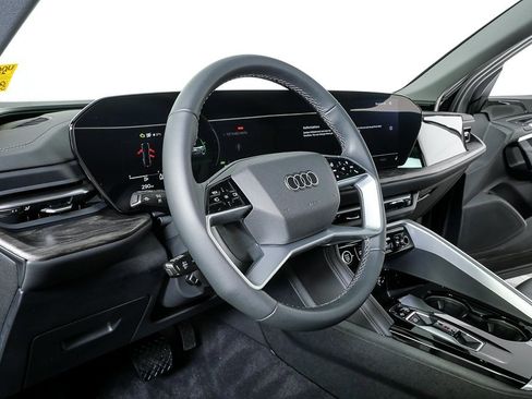 Certified 2025 Audi Q5 Premium w/ Convenience Package image 4