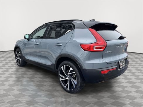Used 2022 Volvo XC40 T5 R-Design w/ Advanced Package image 7
