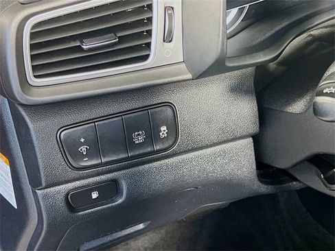 Used 2018 Kia Niro LX image 10