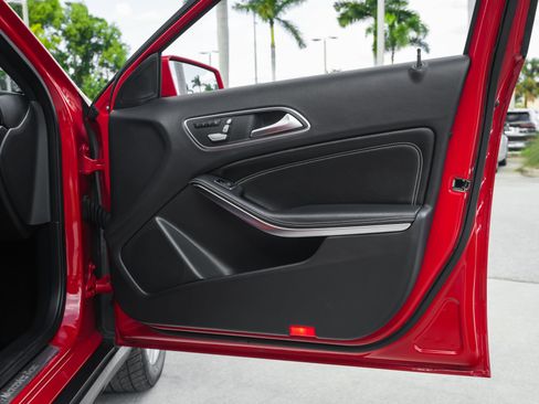 Used 2019 Mercedes-Benz GLA 250 image 36