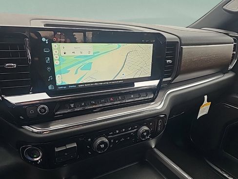 Used 2025 Chevrolet Silverado 2500 High Country w/ Technology Package image 25