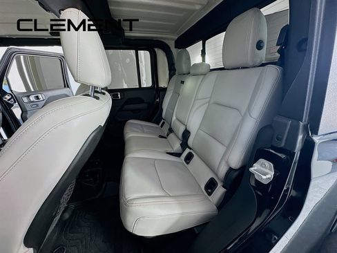 Used 2021 Jeep Gladiator Mojave AWD/4WD image 31