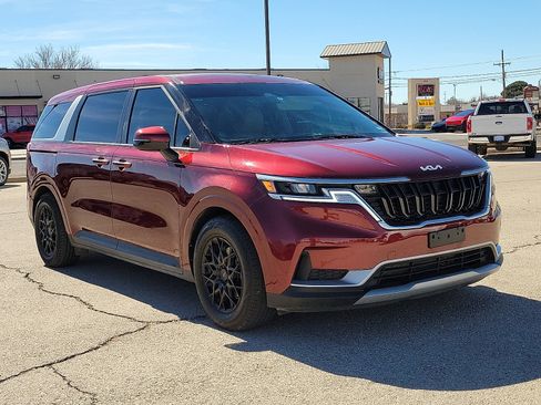 Used 2024 Kia Carnival LX image 6