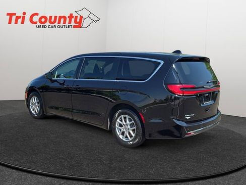 Used 2024 Chrysler Pacifica Touring-L FWD image 5