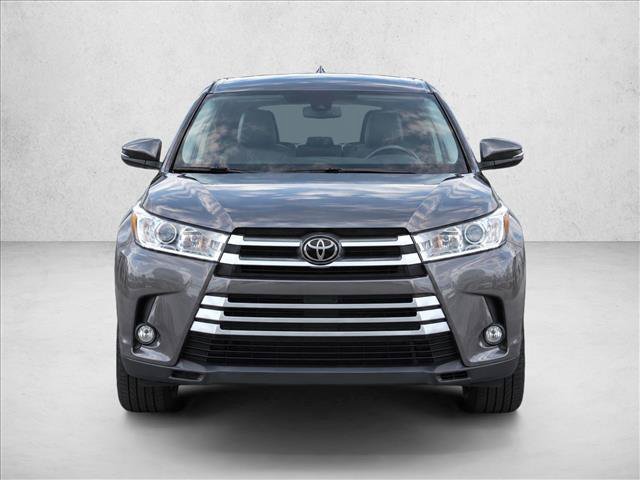 Used 2019 Toyota Highlander Plus FWD image 2