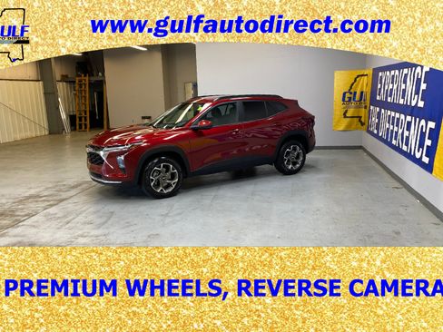 Used 2025 Chevrolet Trax LT w/ LT Convenience Package image 5