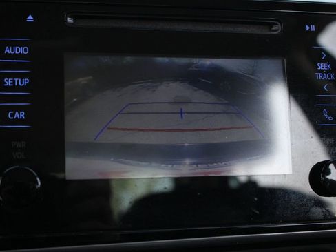 Used 2017 Toyota Corolla LE image 16