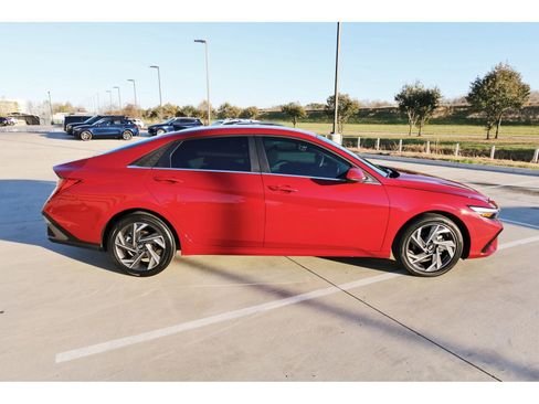 Certified 2025 Hyundai Elantra SEL FWD image 8