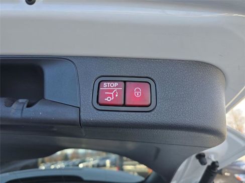 Certified 2025 Mercedes-Benz GLB 250 4MATIC image 7