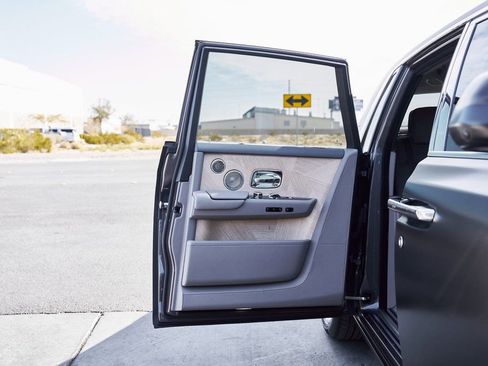 Used 2025 Rolls-Royce Phantom Sedan RWD image 27