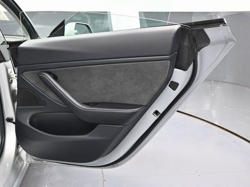 Used 2018 Tesla Model 3 Long Range image 40