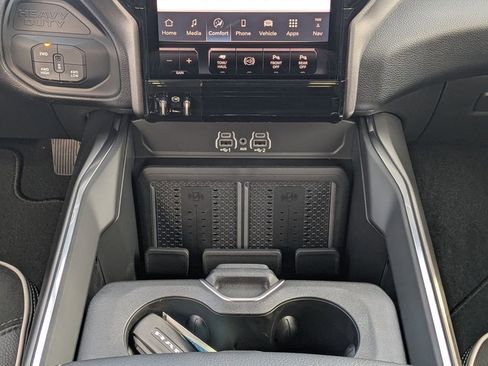 New 2026 RAM 2500 Laramie AWD/4WD image 19