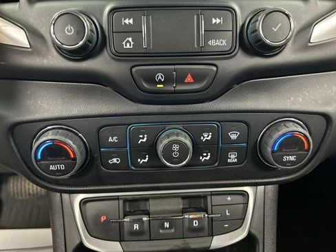 Used 2022 GMC Terrain SLT w/ Infotainment Package II AWD/4WD image 17