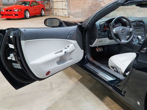 Used 2009 Chevrolet Corvette Convertible w/ Preferred Equipment Group RWD image 41