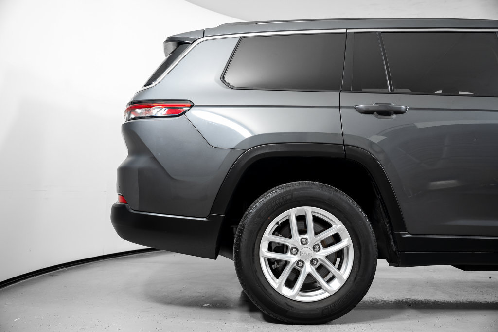 Used 2023 Jeep Grand Cherokee L Laredo w/ Luxury Tech Group I AWD/4WD image 5