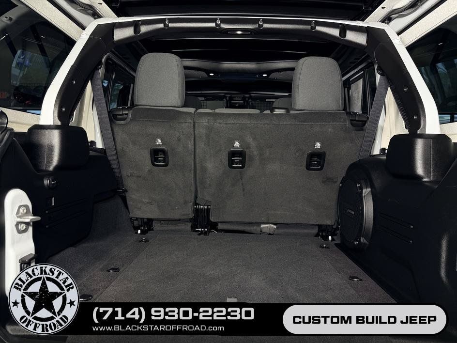 Used 2024 Jeep Wrangler Unlimited Rubicon w/ Technology Group AWD/4WD image 30