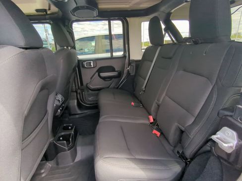 Used 2019 Jeep Wrangler Unlimited Sport S AWD/4WD image 22