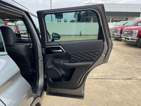 Used 2023 Mitsubishi Outlander SEL image 12