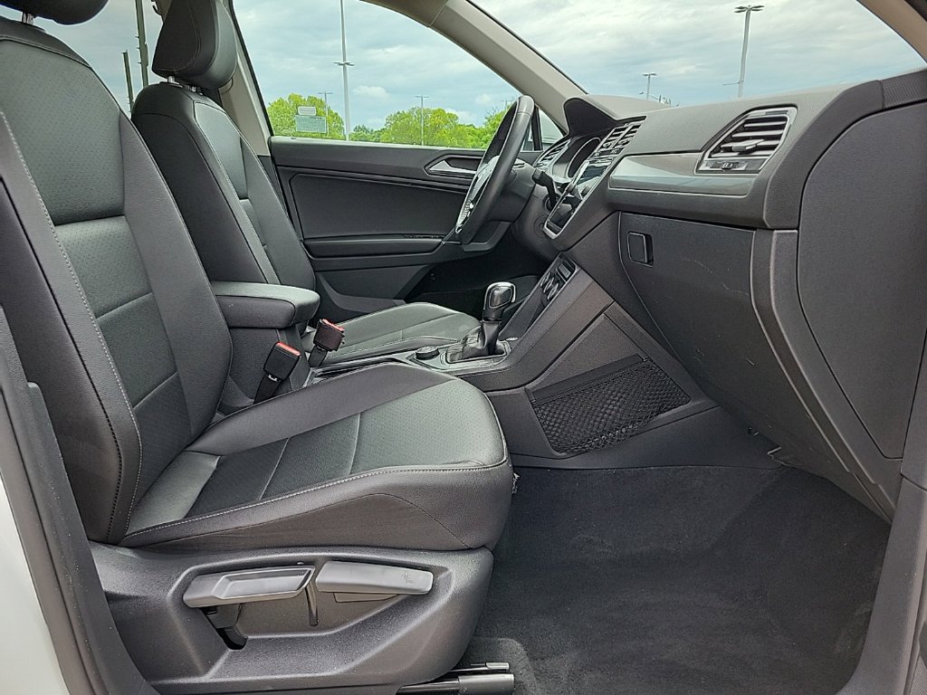 Used 2020 Volkswagen Tiguan SE w/ Panoramic Sunroof Package AWD/4WD image 17