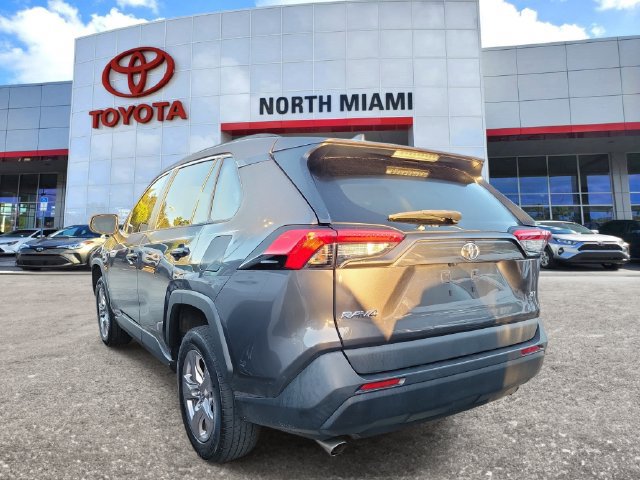 Used 2022 Toyota RAV4 XLE FWD image 3