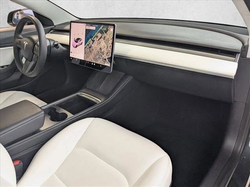 Used 2021 Tesla Model 3 Standard Range Plus image 23
