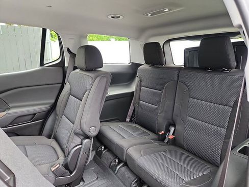 Used 2023 GMC Acadia SLE w/ Driver Convenience Package FWD image 11