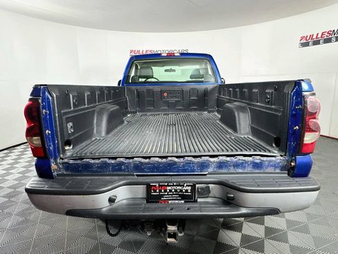 Used 2004 Chevrolet Silverado 2500 W/T RWD image 19