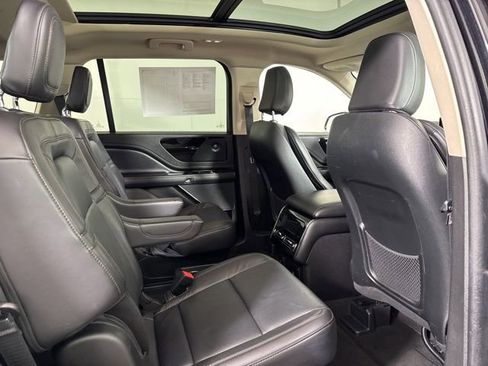 Used 2024 Lincoln Aviator Reserve AWD/4WD image 5