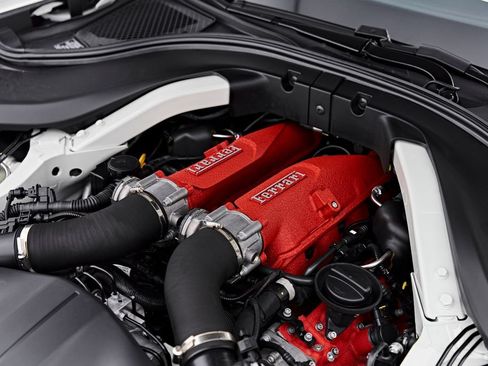 Used 2022 Ferrari Roma RWD image 25