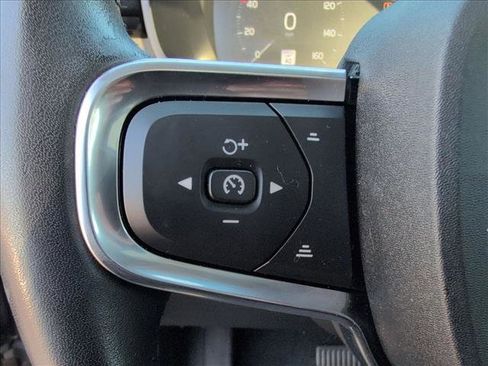 Used 2021 Volvo XC40 T5 Inscription image 14
