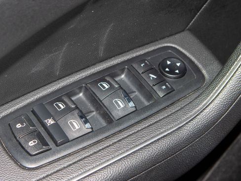 Used 2019 Maserati Levante image 26