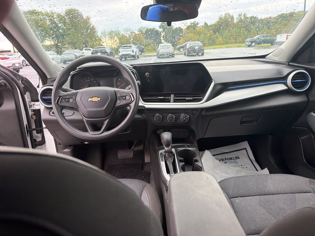 Used 2024 Chevrolet Trax LS w/ LS Convenience Package FWD image 16