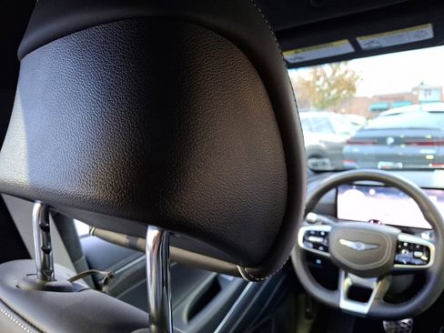 Certified 2025 Genesis GV80 3.5T e-SC image 13